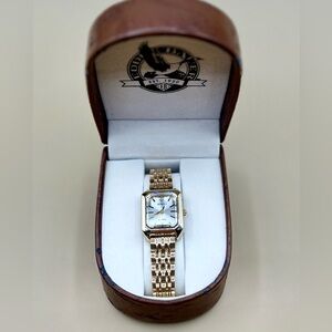Women’s Dress Wristwatch - Gold